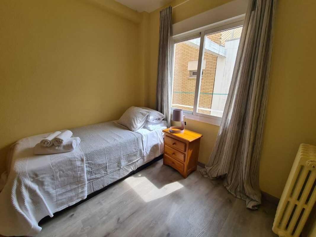 Apartamentos Dos Torres Frodo - Parking privado gratis Zaragoza Exterior foto